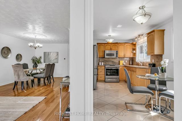 41 Duntroon Cres, House semidetached with 3 bedrooms, 3 bathrooms and 6 parking in Toronto ON | Image 22