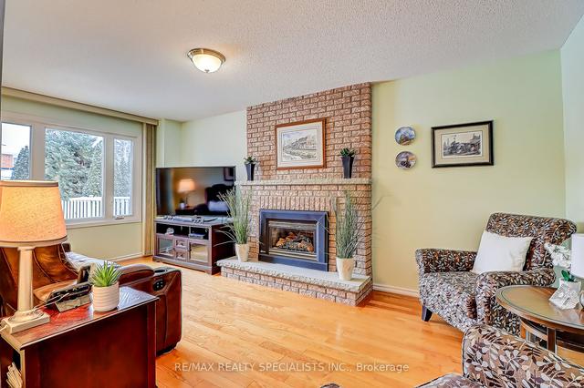 50 Sunset Blvd, House detached with 4 bedrooms, 3 bathrooms and 4 parking in Brampton ON | Image 2