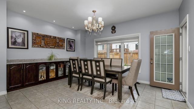 9 Monkton Cir, House detached with 6 bedrooms, 4 bathrooms and 6 parking in Brampton ON | Image 2