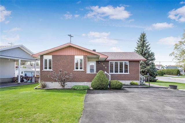 469 Ghislain St, House detached with 3 bedrooms, 2 bathrooms and 2 parking in Hawkesbury ON | Image 1