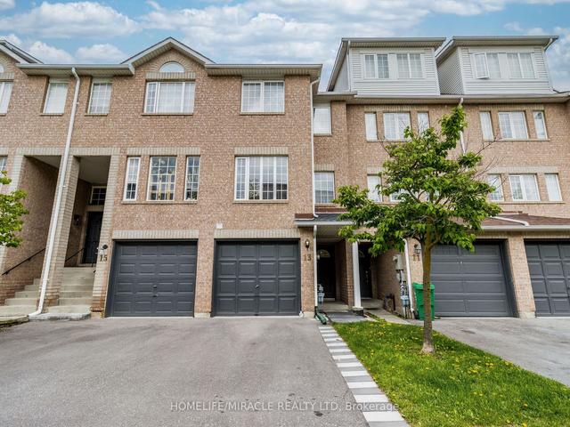 13 Spadina Rd, Townhouse with 3 bedrooms, 3 bathrooms and 1 parking in Brampton ON | Image 1