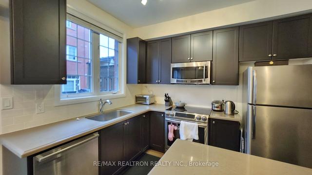 62 Raffeix Ln, Townhouse with 2 bedrooms, 3 bathrooms and 1 parking in Toronto ON | Image 3