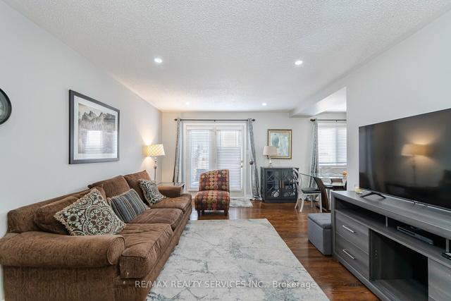 69 Town House Cres, Townhouse with 3 bedrooms, 2 bathrooms and 2 parking in Brampton ON | Image 25