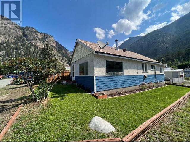 811 Ellis Ave, House detached with 2 bedrooms, 1 bathrooms and 1 parking in Okanagan Similkameen G BC | Image 20