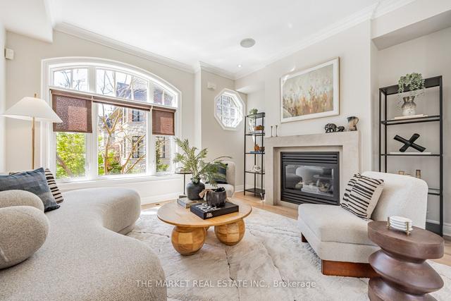 26 Lobo Mews, House attached with 3 bedrooms, 2 bathrooms and 1 parking in Toronto ON | Image 23