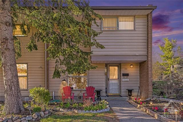 32 Carmichael Court, Townhouse with 4 bedrooms, 2 bathrooms and 2 parking in Ottawa ON | Image 27