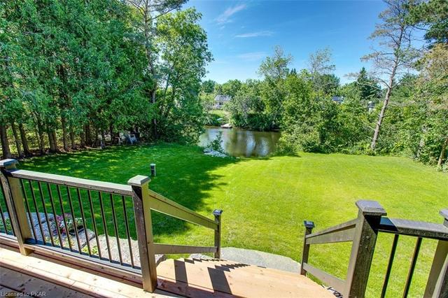 65 Crooked Court, House detached with 2 bedrooms, 1 bathrooms and null parking in Kawartha Lakes ON | Image 2
