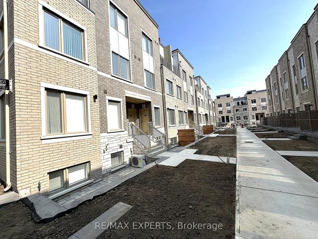 160 - 151 Honeycrisp Cres, Townhouse with 2 bedrooms, 3 bathrooms and 1 parking in Vaughan ON | Image 1
