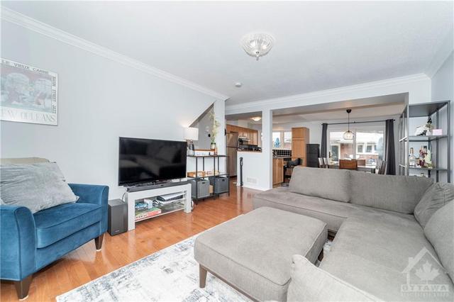 224 Monterey Dr, Townhouse with 3 bedrooms, 2 bathrooms and 1 parking in Ottawa ON | Image 7