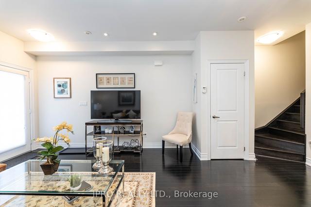 2166 Bayview Ave, Townhouse with 3 bedrooms, 3 bathrooms and 2 parking in Toronto ON | Image 2