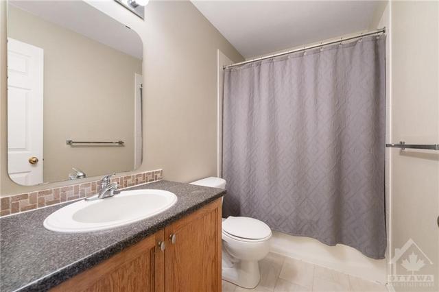 1049 Capreol St, Townhouse with 3 bedrooms, 3 bathrooms and 3 parking in Ottawa ON | Image 23