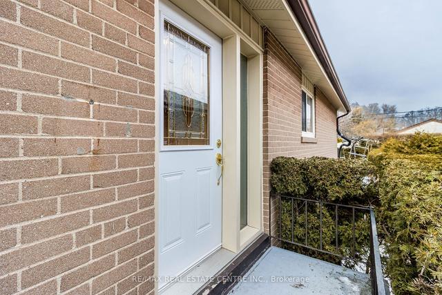 37 Cotman Cres, House detached with 3 bedrooms, 2 bathrooms and 3 parking in Toronto ON | Image 23