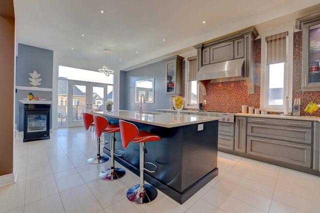 4 Accolade Crt, House detached with 4 bedrooms, 5 bathrooms and 7 parking in Brampton ON | Image 2