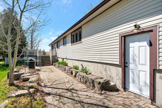 560 Westover Rd, House detached with 3 bedrooms, 2 bathrooms and 9 parking in Hamilton ON | Image 6