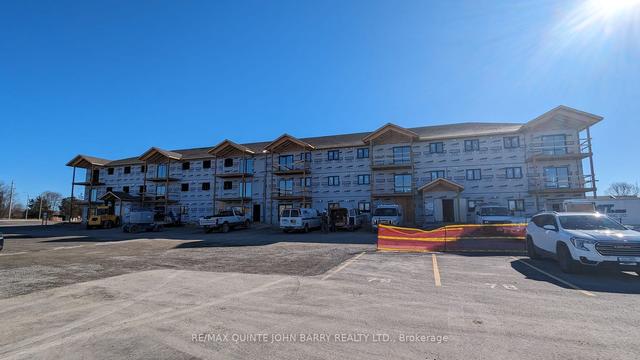 104-20 Hillside Meadow Dr, Condo with 2 bedrooms, 1 bathrooms and 1 parking in Quinte West ON | Image 3