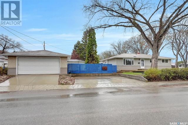 4120 Garnet St, House detached with 3 bedrooms, 3 bathrooms and null parking in Regina SK | Image 3