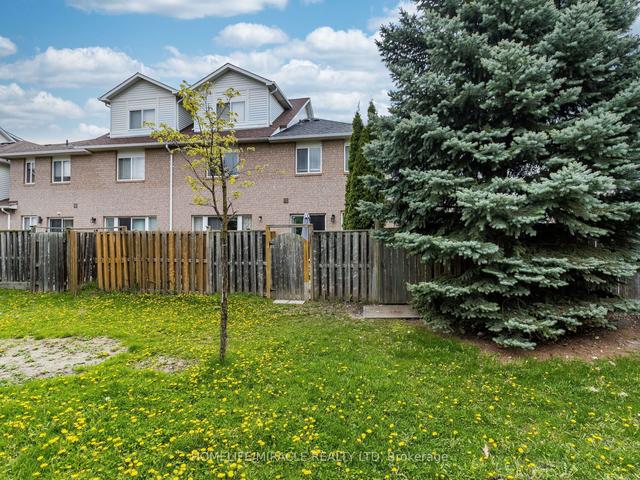 13 Spadina Rd, Townhouse with 3 bedrooms, 3 bathrooms and 1 parking in Brampton ON | Image 25