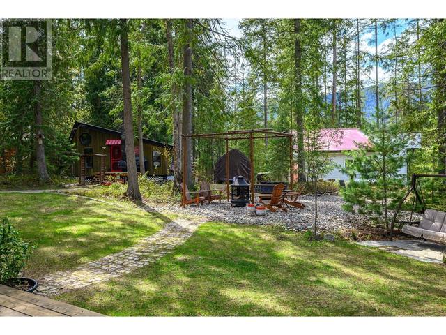 9039 Hummingbird Drive, House detached with 2 bedrooms, 2 bathrooms and 6 parking in Columbia Shuswap E BC | Image 45