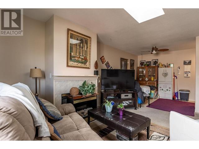 309 - 993 Klo Rd, Condo with 2 bedrooms, 1 bathrooms and 1 parking in Kelowna BC | Image 11