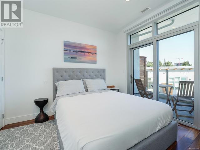 Lovely Queen Bedroom with access to the balcony. | Image 13
