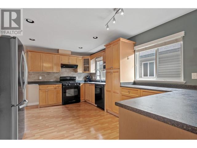 11597 240 St, House detached with 5 bedrooms, 3 bathrooms and 6 parking in Maple Ridge BC | Image 12