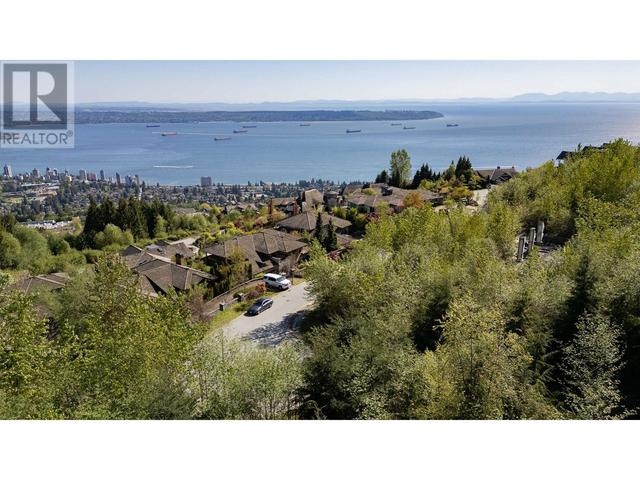 2307 Kadlec Crt, House detached with 0 bedrooms, 0 bathrooms and null parking in West Vancouver BC | Image 9