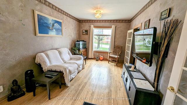 135 Edwin St E, House detached with 4 bedrooms, 2 bathrooms and 4 parking in Meaford ON | Image 2