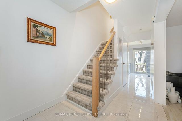 13 Barrington Cres, House attached with 3 bedrooms, 2 bathrooms and 3 parking in Brampton ON | Image 9