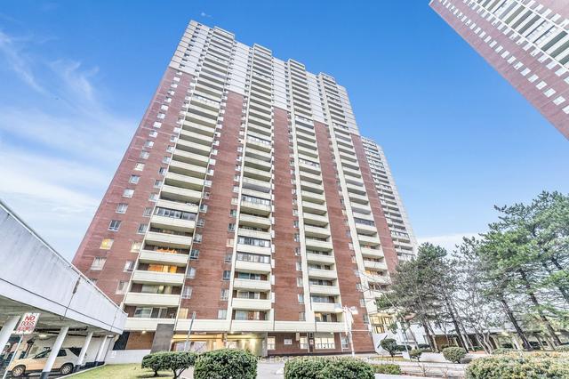 3009 - 1 Massey Sq, Condo with 2 bedrooms, 1 bathrooms and 1 parking in Toronto ON | Image 1