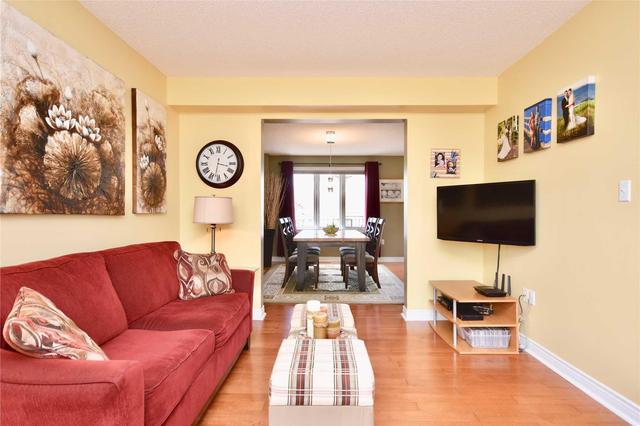 18 Waddington Cres, House detached with 3 bedrooms, 4 bathrooms and 2 parking in Barrie ON | Image 3