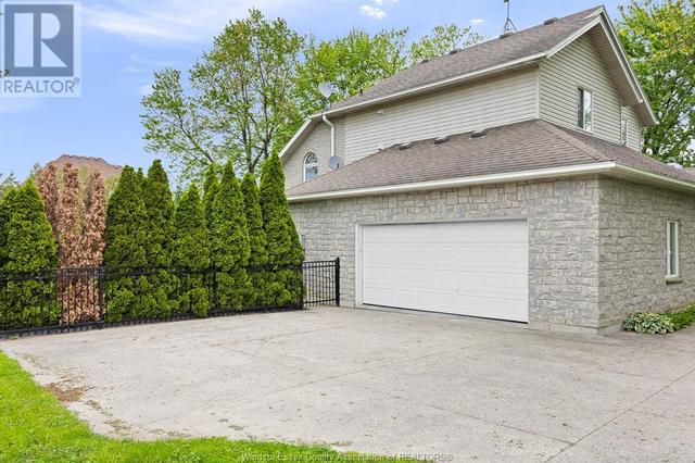 552 Old Tecumseh Rd, House detached with 4 bedrooms, 3 bathrooms and null parking in Lakeshore ON | Image 35