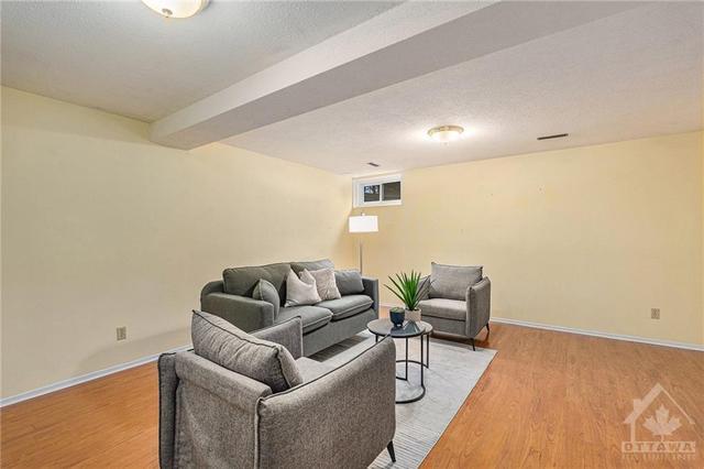 1724 Rodin Way, Townhouse with 3 bedrooms, 2 bathrooms and 1 parking in Ottawa ON | Image 24