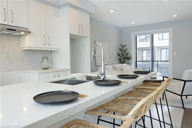3 - 349 Southdale Rd E, Townhouse with 4 bedrooms, 4 bathrooms and 2 parking in London ON | Image 5