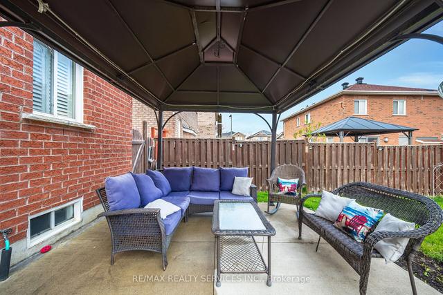 11 Galveston Cres, House detached with 3 bedrooms, 4 bathrooms and 4 parking in Brampton ON | Image 32