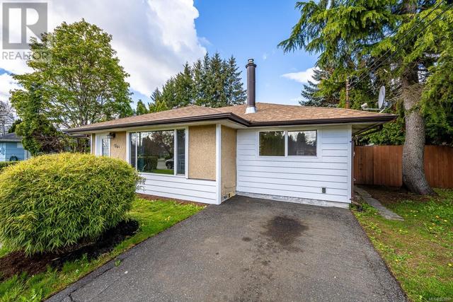 1351 Grieve Ave, House detached with 3 bedrooms, 1 bathrooms and 2 parking in Courtenay BC | Image 15