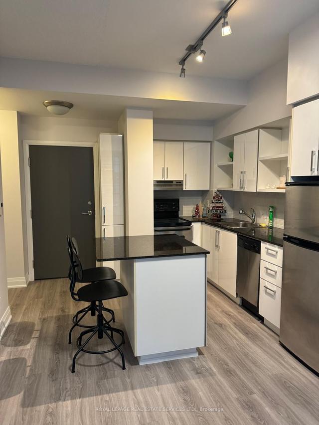 813 - 35 Hayden St, Condo with 1 bedrooms, 1 bathrooms and 0 parking in Toronto ON | Image 3