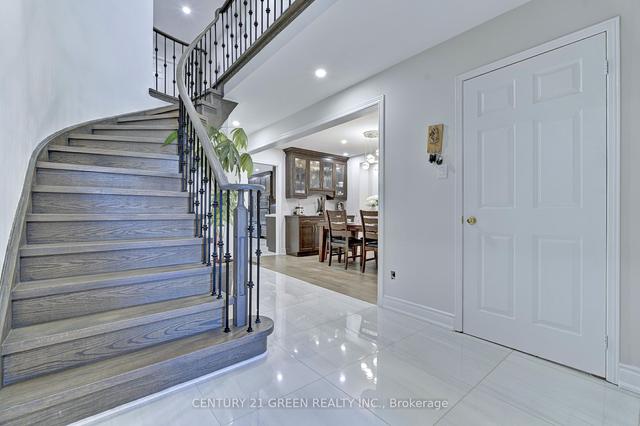 5952 Grossbeak Dr, House detached with 5 bedrooms, 5 bathrooms and 5 parking in Mississauga ON | Image 12
