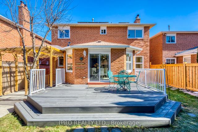 88 Ridgefield Cres, House detached with 4 bedrooms, 4 bathrooms and 5 parking in Vaughan ON | Image 35