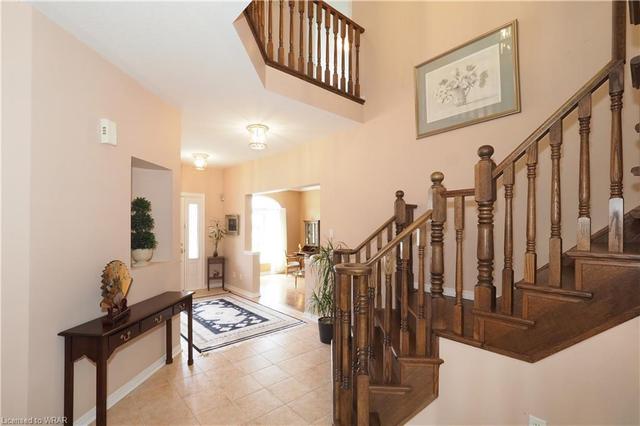 30 Winding Wood Cres, House detached with 4 bedrooms, 2 bathrooms and 4 parking in Kitchener ON | Image 3