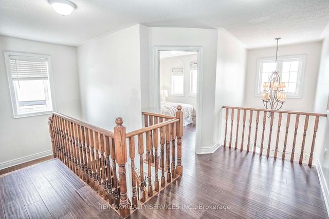 7 Maple Crown Terr, House detached with 3 bedrooms, 3 bathrooms and 4 parking in Barrie ON | Image 18