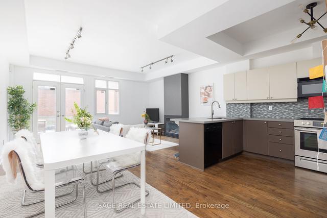 TH - 127 500 Richmond St W, Townhouse with 2 bedrooms, 1 bathrooms and 1 parking in Toronto ON | Image 2