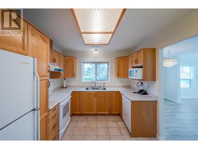 106 - 2245 Atkinson St, Condo with 2 bedrooms, 2 bathrooms and 1 parking in Penticton BC | Image 15