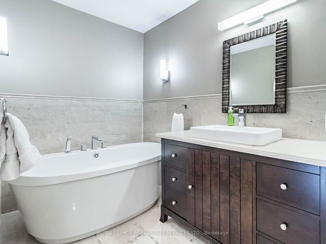 61 Stornwood Ct, Townhouse with 2 bedrooms, 3 bathrooms and 2 parking in Brampton ON | Image 17