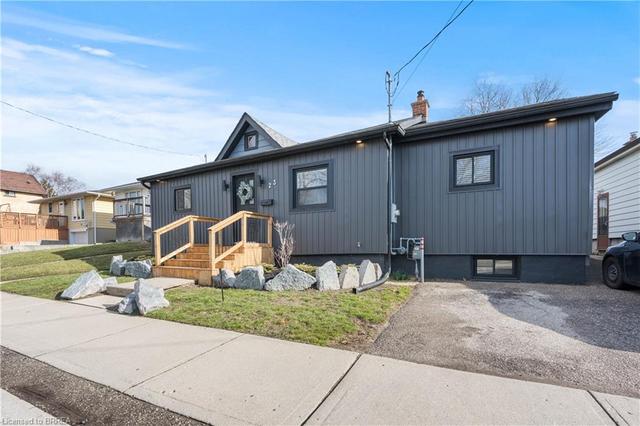 23 Huff Avenue, House detached with 3 bedrooms, 1 bathrooms and 1 parking in Brantford ON | Image 3