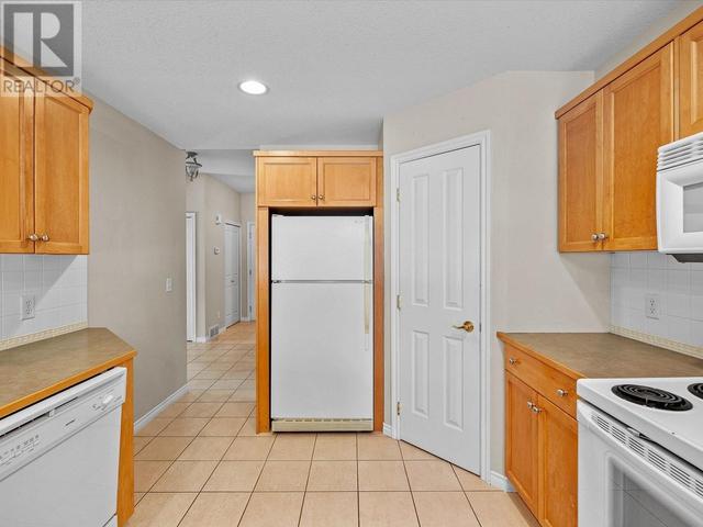 11 - 3950 Gallaghers Blvd S, House attached with 3 bedrooms, 3 bathrooms and 4 parking in Kelowna BC | Image 18