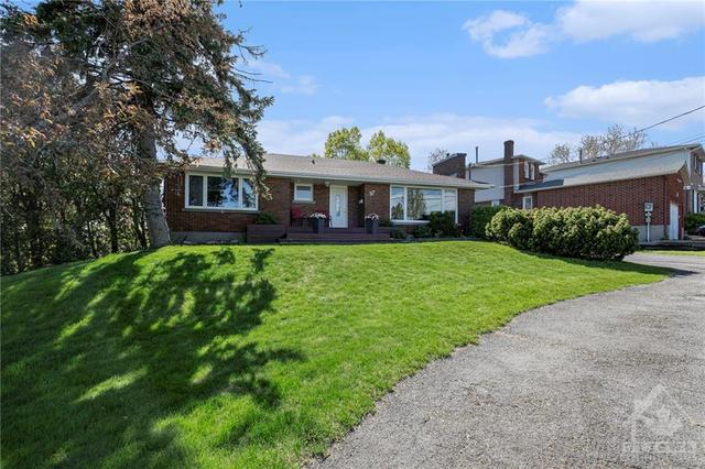 37 Young Rd, House detached with 3 bedrooms, 2 bathrooms and 8 parking in Ottawa ON | Image 1