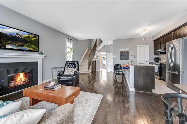 218 Espin Hts, Townhouse with 3 bedrooms, 3 bathrooms and 3 parking in Ottawa ON | Image 6