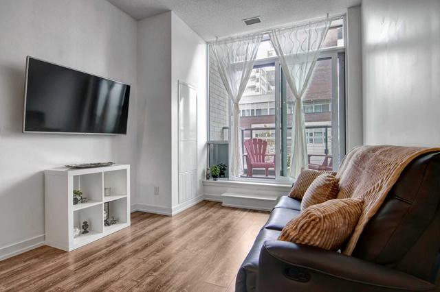201 - 200 Sackville St, Condo with 1 bedrooms, 2 bathrooms and 0 parking in Toronto ON | Image 4