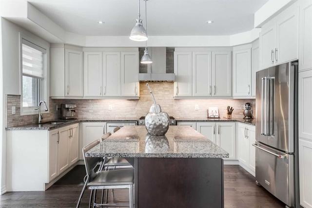3166 Carding Mill Tr, House detached with 4 bedrooms, 3 bathrooms and 4 parking in Oakville ON | Image 7