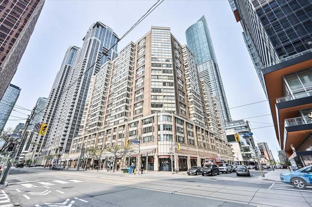 1315 - 711 Bay St, Condo with 2 bedrooms, 2 bathrooms and 1 parking in Toronto ON | Image 1